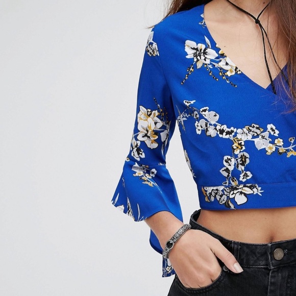 River Island/ ASOS Floral Frill Sleeve Crop Top Blue with white flowers. Size 6 - Picture 5 of 9